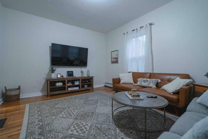 Cozy 2BR-Walk to Tufts & Green Line Near Boston!