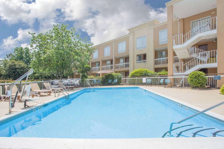 Days Inn by Wyndham Greenville