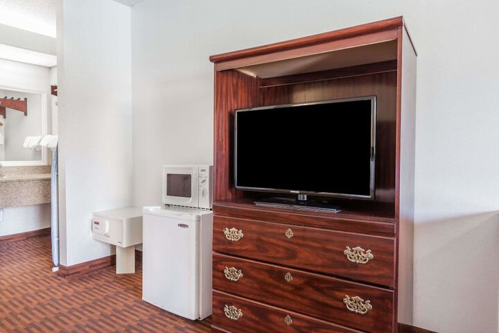 Room 13 of 19