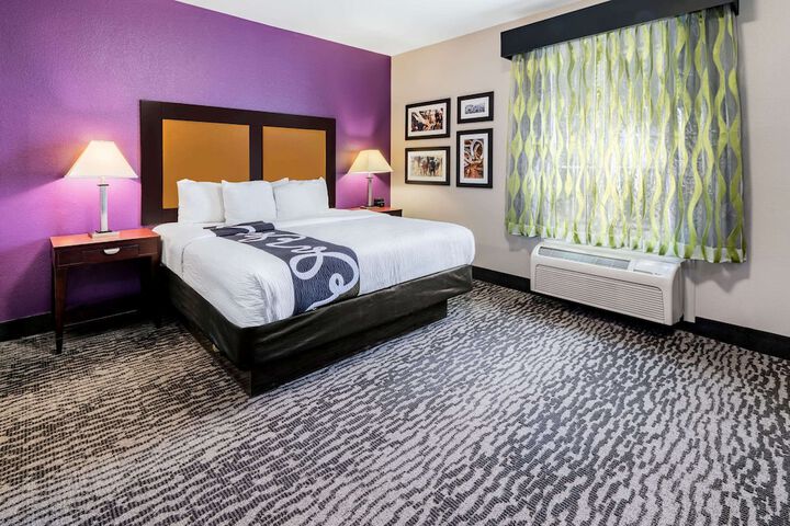 Room 8 of 30