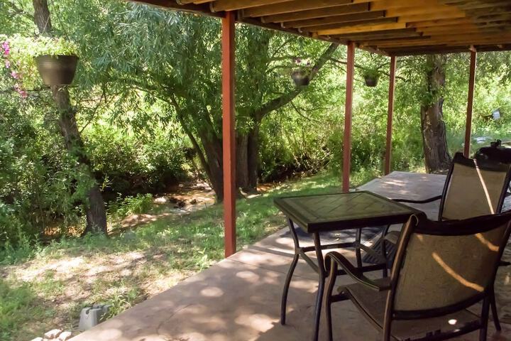 7 Bedroom on the Side of Pikes Peak on a Mountain Stream
