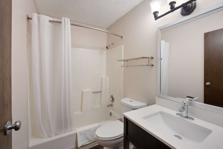 Room 25 of 29