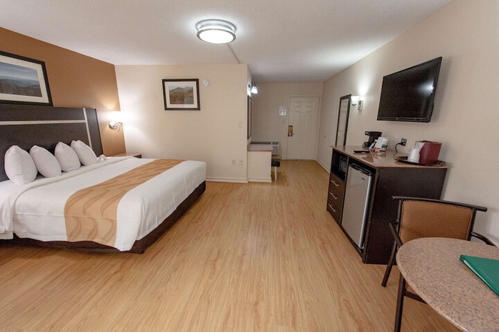 Room 14 of 28