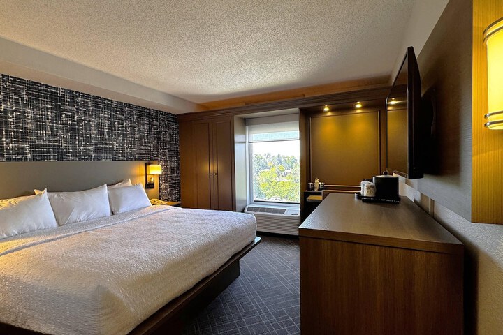 Pittsburgh Airport Inn and Suites