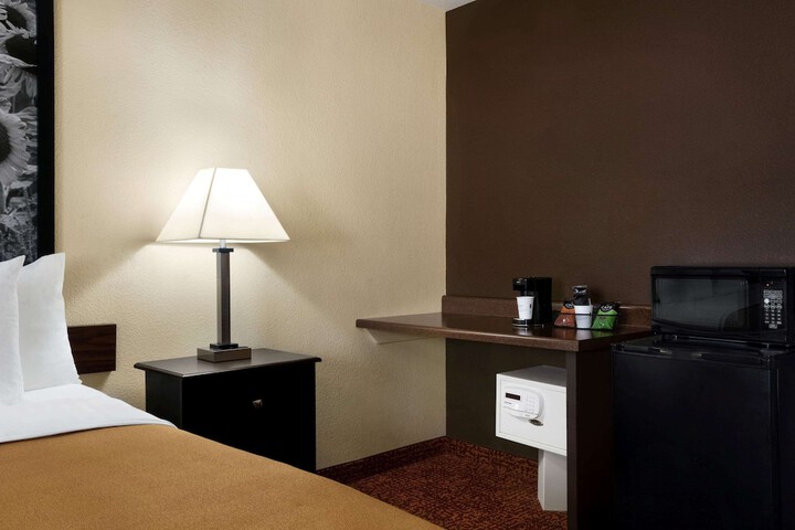 Room 21 of 27