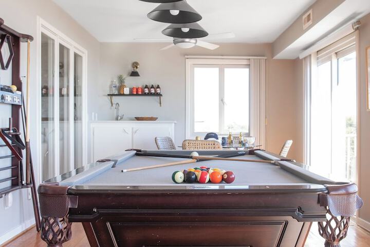 Lighthouse by Avantstay Beachfront View Home w / Pool Table & Ping Pong