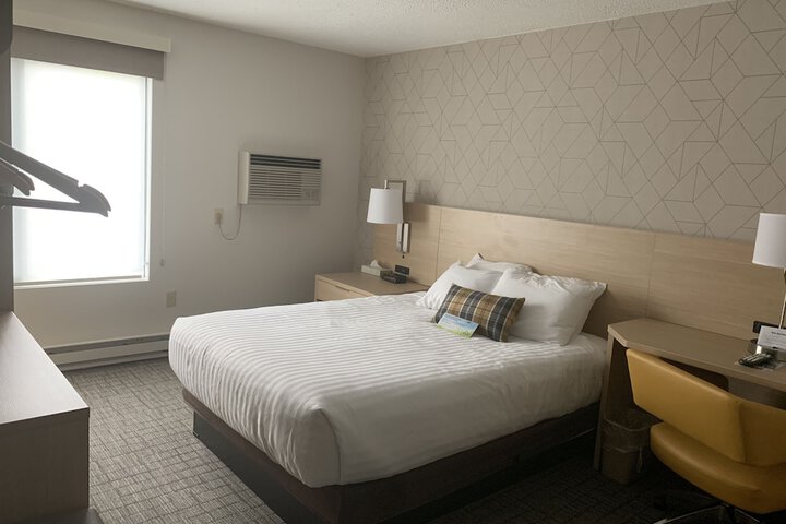 Room 27 of 49