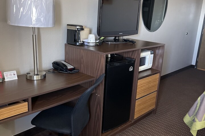 Room 32 of 60