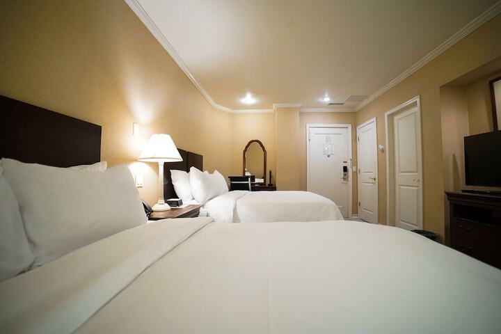Room 70 of 83