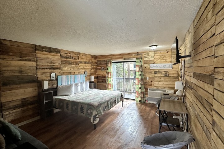 Room 16 of 36