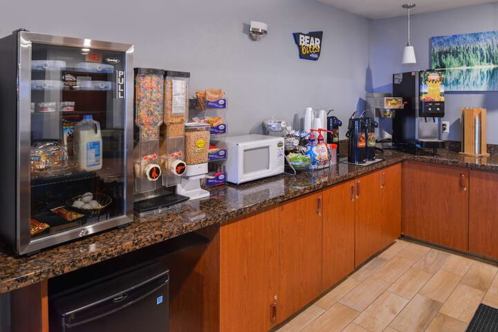 Travelodge Suites by Wyndham Newberg