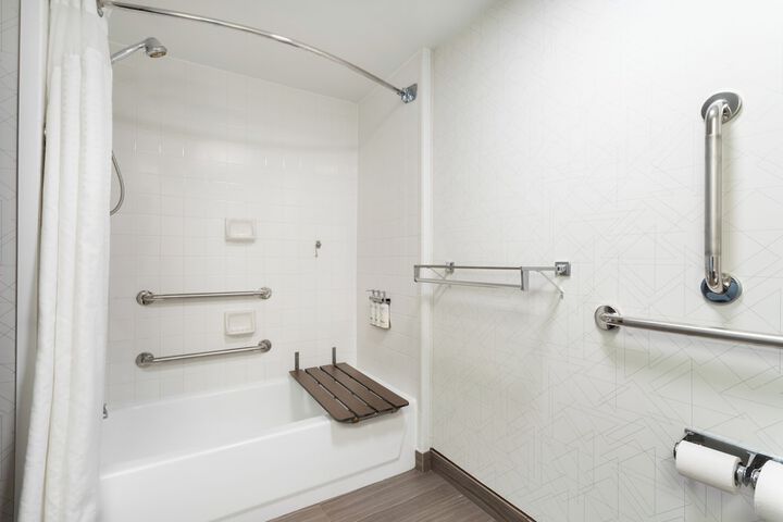 Holiday Inn Express & Suites Cincinnati Riverfront by IHG