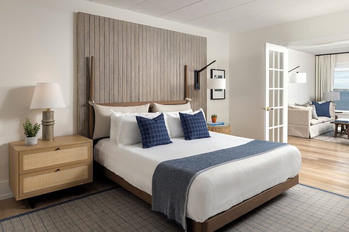 Newport Harbor Island Resort