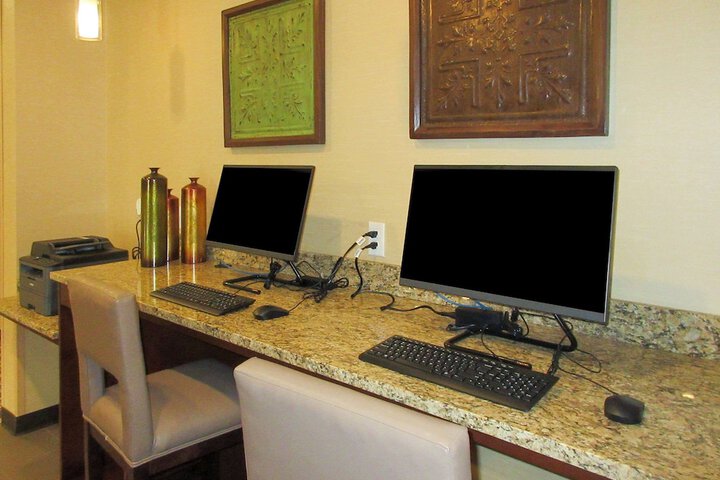 Business Center 25 of 25