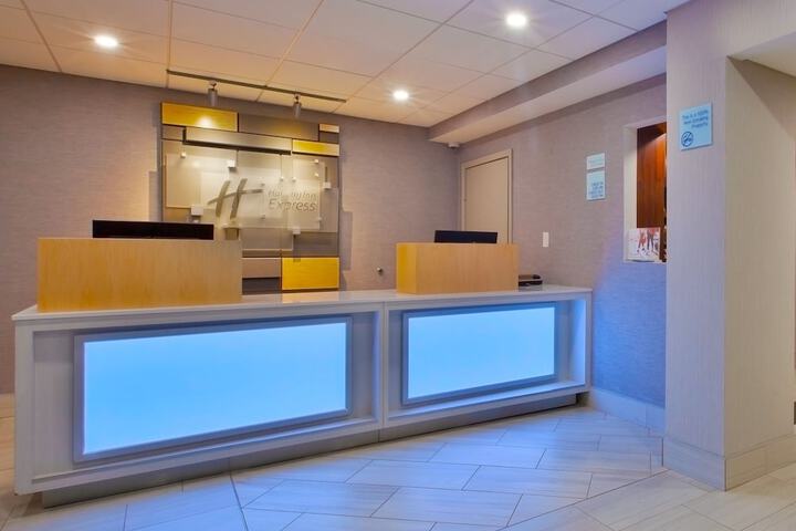 Holiday Inn Express Fairfax - Arlington Boulevard by IHG