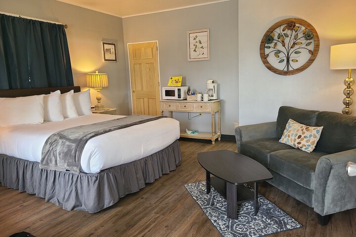 Lamplighter Cabins & Suites