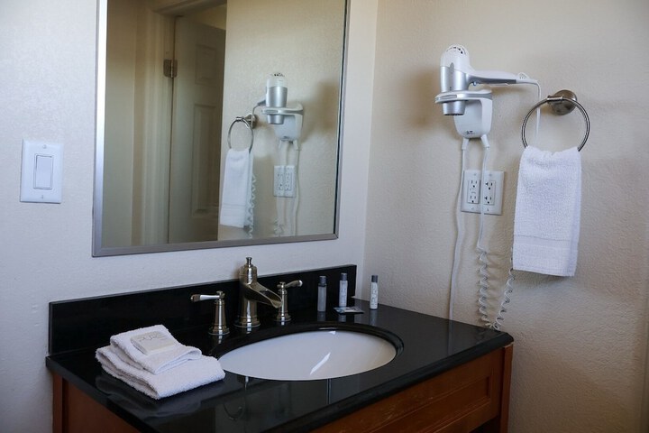 Room 32 of 53