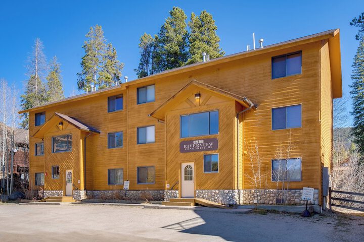 Steps to Grand Lake: the Innlet Condo!