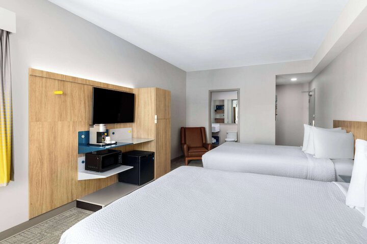 Room 27 of 41