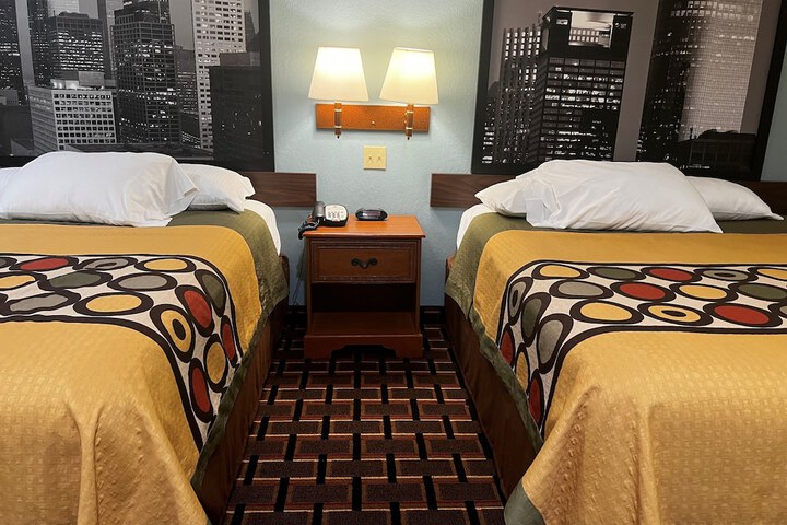 Room 8 of 16
