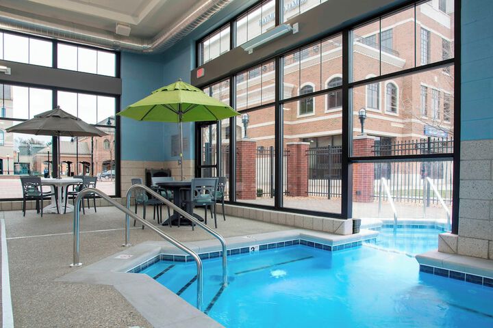 Courtyard by Marriott Holland Downtown