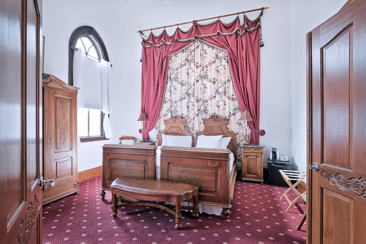 Room 8 of 49