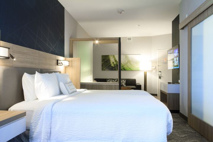 Room 15 of 38