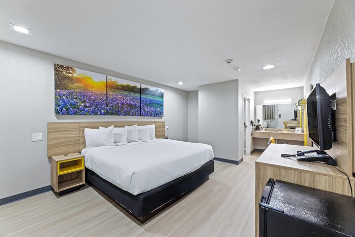 Days Inn by Wyndham McKinney