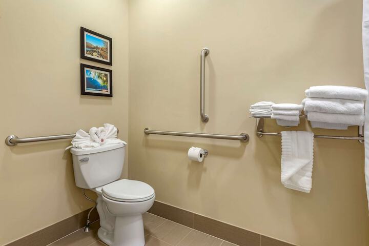 Room 11 of 28