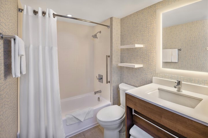 Holiday Inn Express Toronto - Downtown by IHG