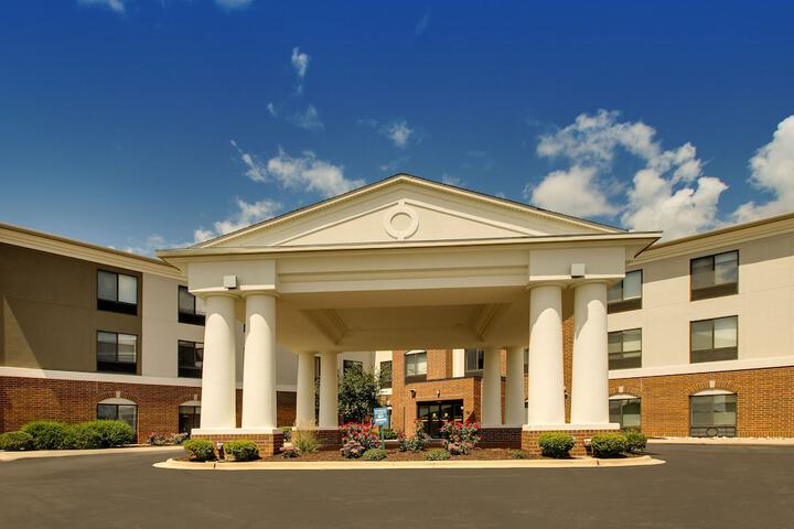Holiday Inn Express & Suites Morris by IHG
