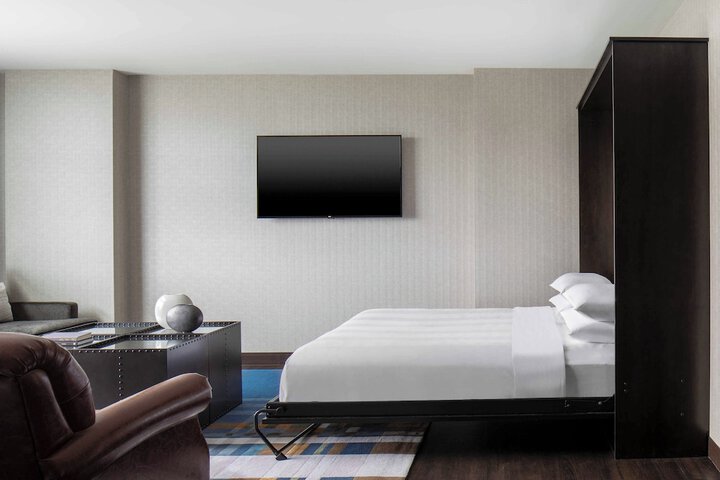 Room 30 of 102