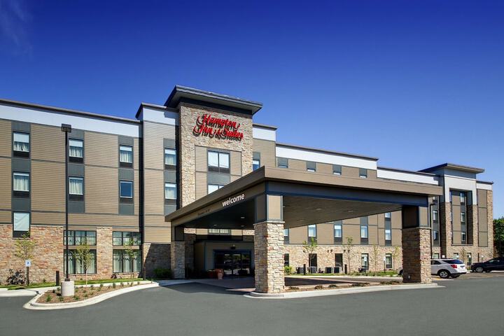 Hotel 3 of 64
