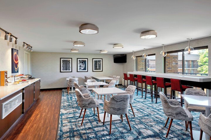 Sheraton Milwaukee Brookfield Hotel
