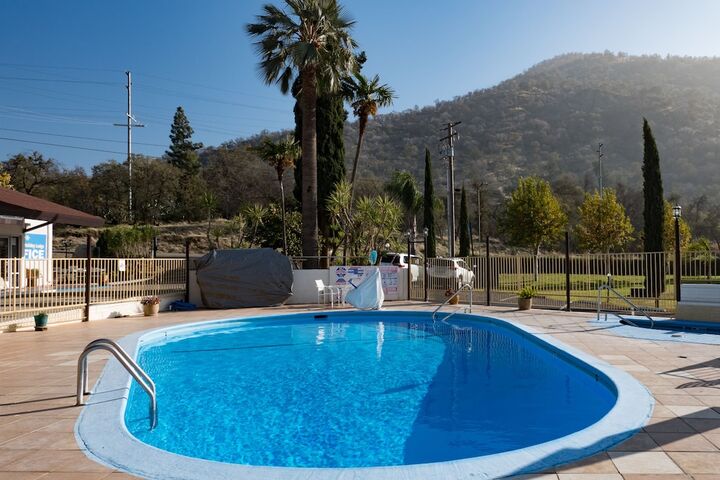 Pool 4 of 44