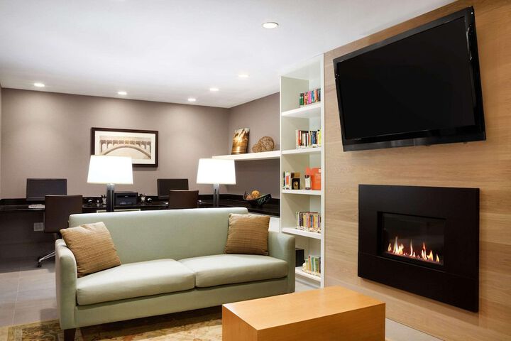 Country Inn & Suites by Radisson Roseville - St. Paul