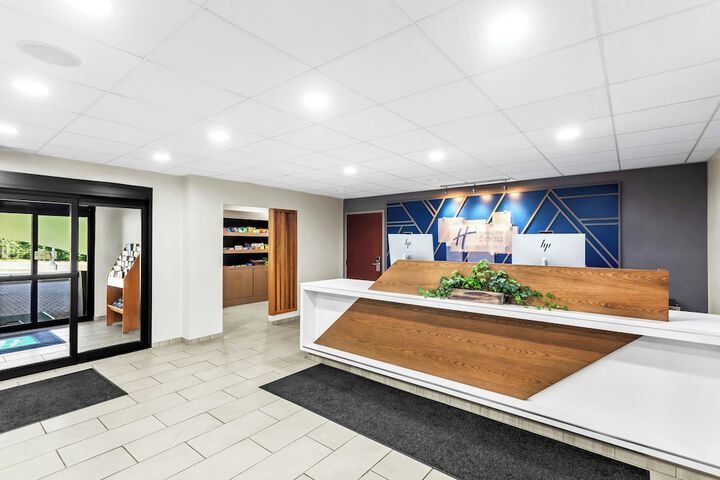 Holiday Inn Express Suites Charleston by IHG