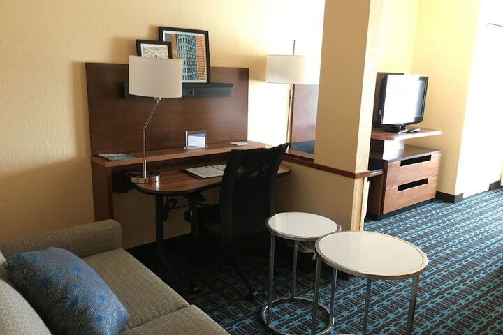 Room 27 of 76