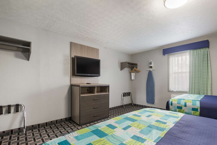 Room 22 of 32