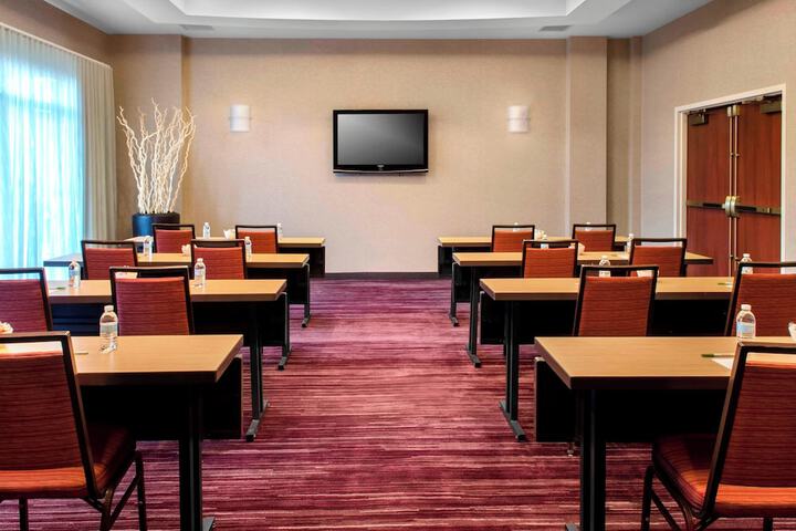 Courtyard by Marriott Newark Elizabeth