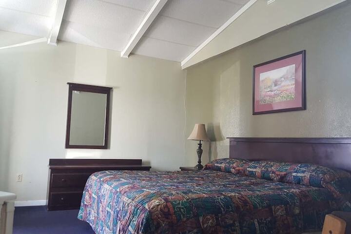 Room 10 of 13