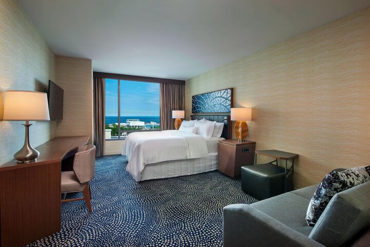 Room 32 of 62