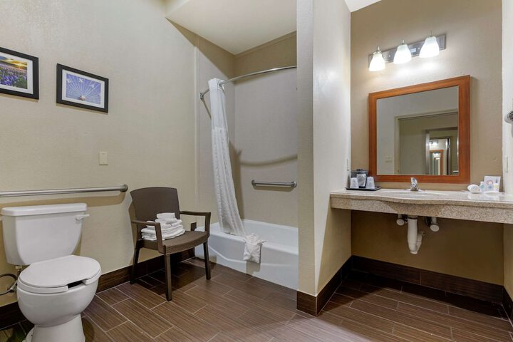 Room 8 of 31