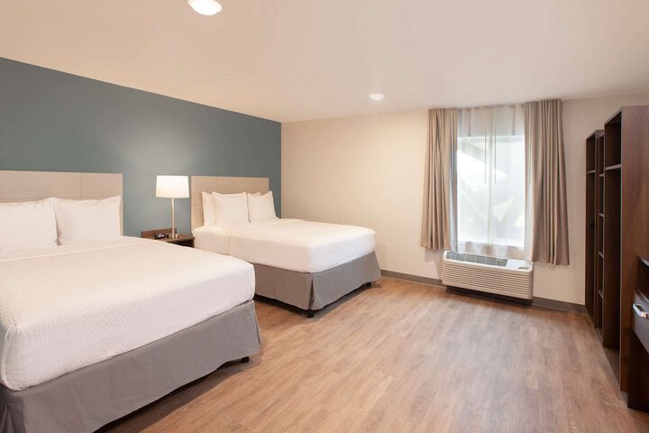 Room 32 of 40