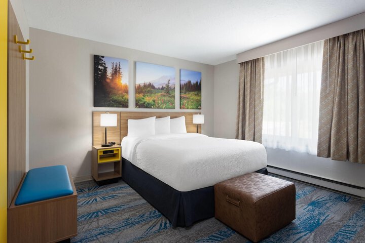 Days Inn and Suites by Wyndham Downtown Missoula-University