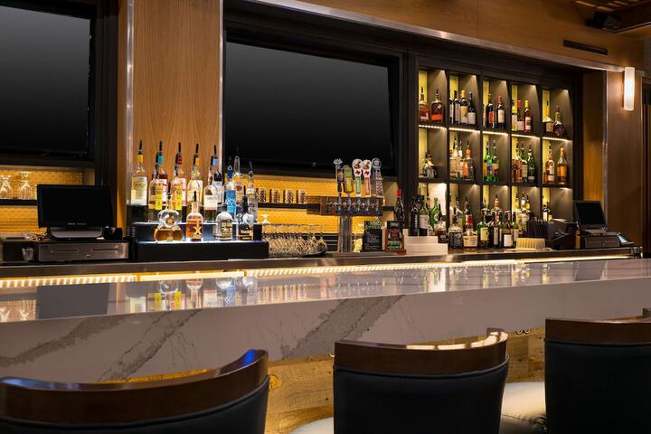 Lounge 42 of 49