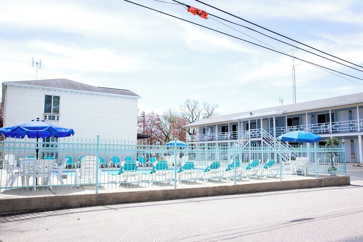 Pool 10 of 42