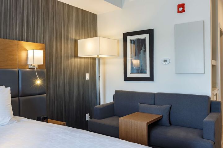 Room 9 of 28