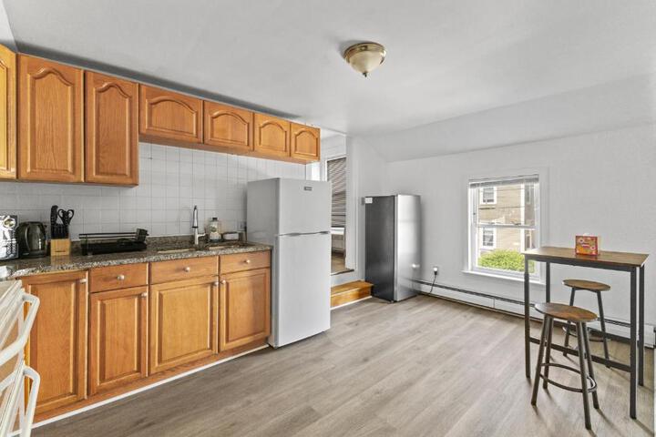 17-19Cozy & Spacious 6BR home in Malden with window AC and free parking