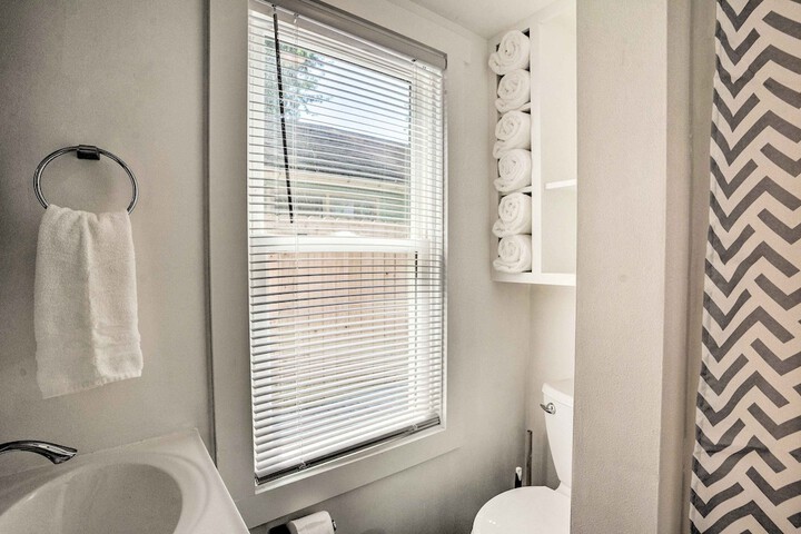 Chic Cottage w / Private Yard: Steps to Beach!